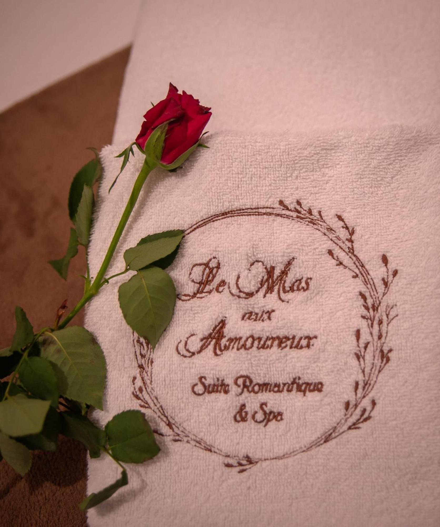 Le Mas Aux Amoureux , Suite Romantique Et Spa Le Barcares Exterior photo