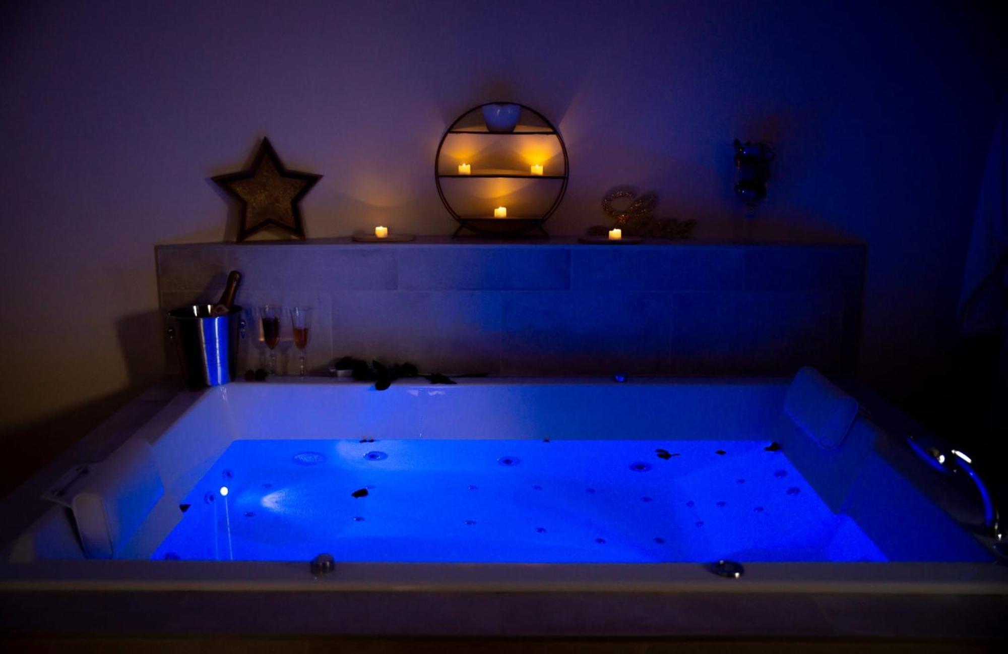 Le Mas Aux Amoureux , Suite Romantique Et Spa Le Barcares Exterior photo