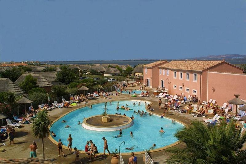 Le Mas Aux Amoureux , Suite Romantique Et Spa Le Barcares Exterior photo